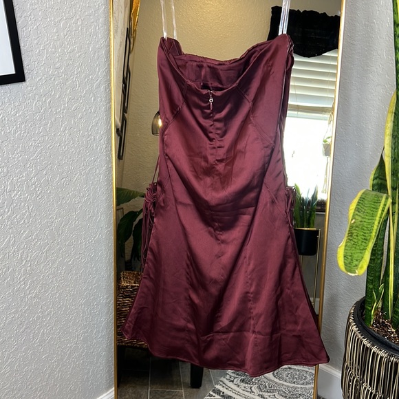 House of CB ‘Sidonie’ Wine Satin Lace Up Skirt NWOT - Picture 7 of 9